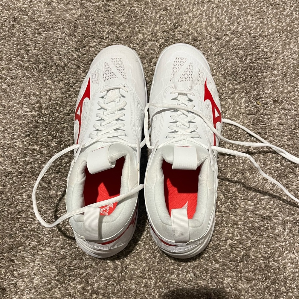Mizuno size 13 volleyball shoes